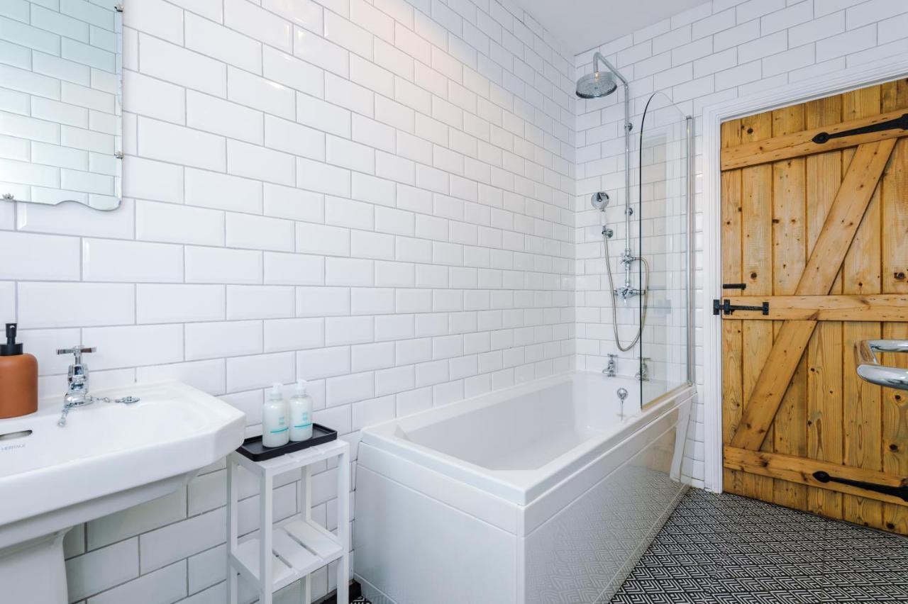New! Gorgeous 2-Bed Home In Chester City Centre By 53 Degrees Property - Incredible Location, Ideal For Small Groups - Sleeps 6! Ngoại thất bức ảnh