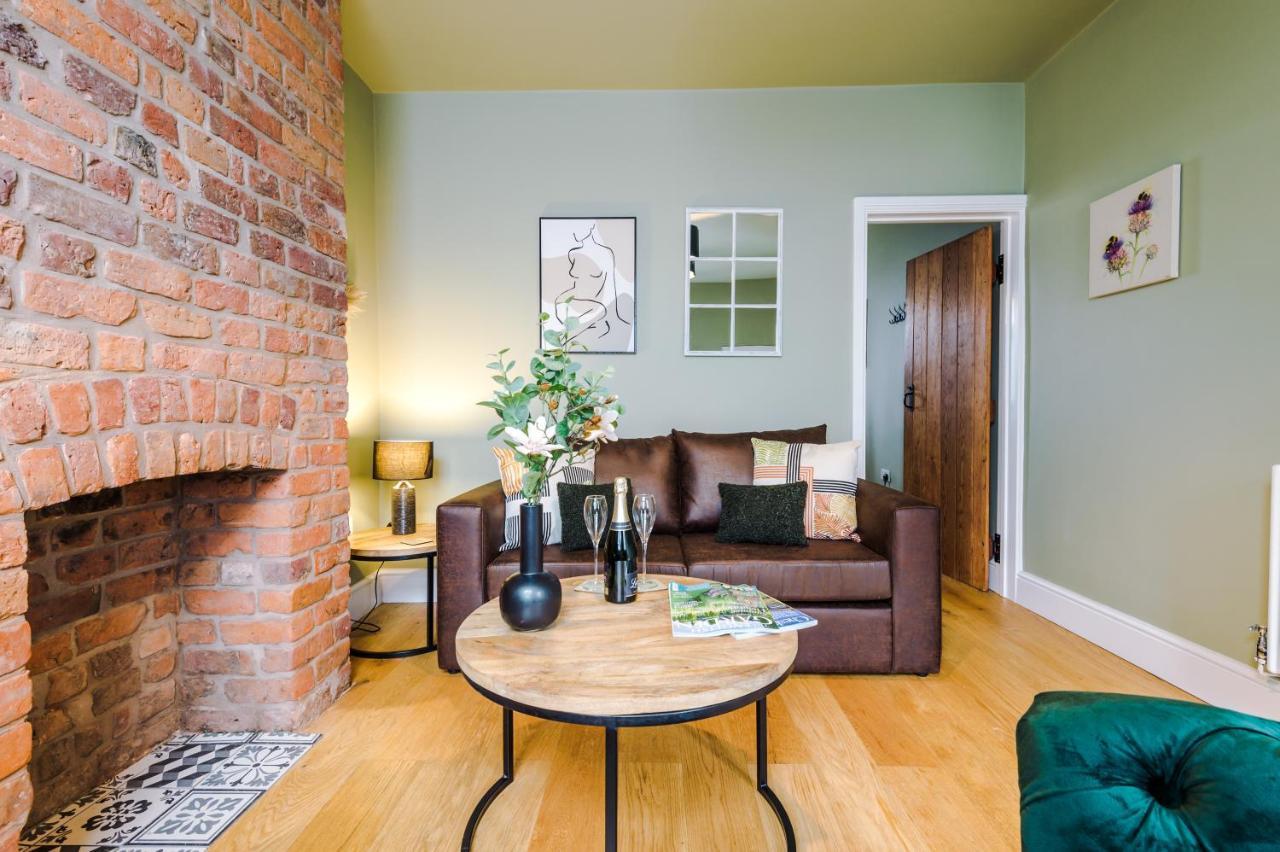 New! Gorgeous 2-Bed Home In Chester City Centre By 53 Degrees Property - Incredible Location, Ideal For Small Groups - Sleeps 6! Ngoại thất bức ảnh